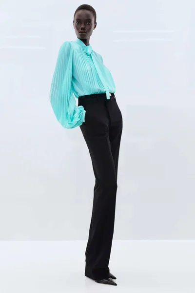 Look 16